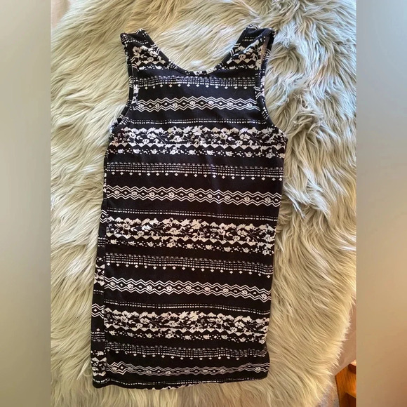 Black and white tank top - Picture 5 of 5